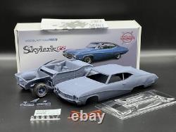 125 1969 Buick Skylark GS Resin Model Kit With Rubber Tires and Clear Parts