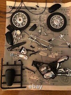 1/12 Revell Yamaha 250 DT-1 Enduro Motorcycle Model Kit