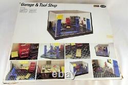 Fujimi Testors Garage and Tool Shop 1/24 unassembled scale model