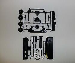 Monogram IROC-Z CAMARO 1/8 Scale Unassembled Plastic Model Kit 85-2610 Black