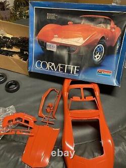 Monogram model kit 1/8, Corvette, Unassembled, Model in color, Pace car 1976