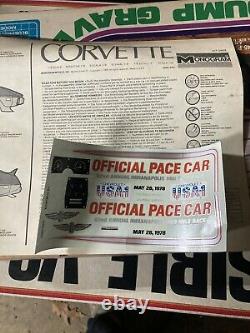 Monogram model kit 1/8, Corvette, Unassembled, Model in color, Pace car 1976