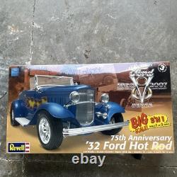 Revell 75th Anniversary Big Scale 3-in-1'32 Ford Hot Rod Model Kit 18
