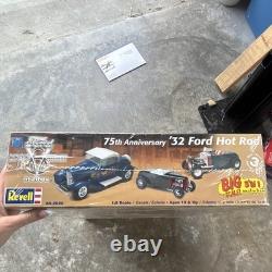 Revell 75th Anniversary Big Scale 3-in-1'32 Ford Hot Rod Model Kit 18