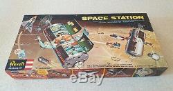 Revell Space Station from 1959, mint condition, unassembled, complete