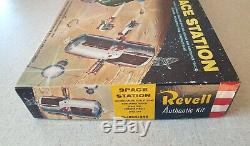 Revell Space Station from 1959, mint condition, unassembled, complete