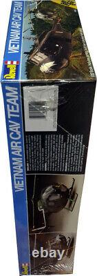 Revell Vietnam Air Cav Team, 132 Scale, Vintage 1986, Mint in Sealed Box! MISB