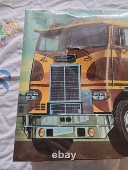 Sealed Vintage Original Nos Amt White Freightliner Dual Drive Truck Tractor T568