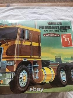 Sealed Vintage Original Nos Amt White Freightliner Dual Drive Truck Tractor T568