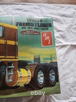 Sealed Vintage Original Nos Amt White Freightliner Dual Drive Truck Tractor T568