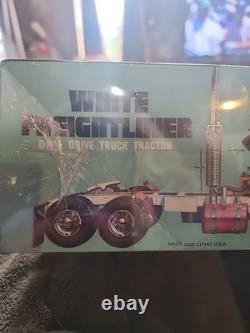 Sealed Vintage Original Nos Amt White Freightliner Dual Drive Truck Tractor T568