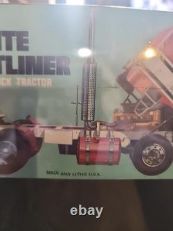 Sealed Vintage Original Nos Amt White Freightliner Dual Drive Truck Tractor T568