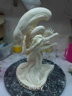 Unpainted and unassembled 1/3 alien bust, resin model kit, 3d print