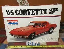 VINTAGE MONOGRAM #2600'65 CORVETTE STING RAY-18 SCALE-SEALED PARTS-with O. BOX