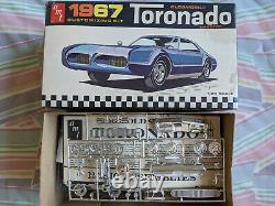 VINTAGE ORIGINAL ISSUE AMT 1967 OLDS TORONADO Model Kit COMPLETE SUPER NICE