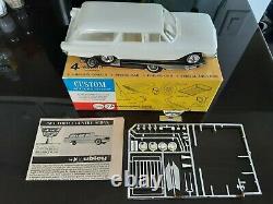 Vintage Hubley 1961 Ford Country Sedan Model Car Kit