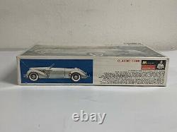 Vintage Monogram Classic CORD 812 Supercharged Convertible 1937 124 Scale